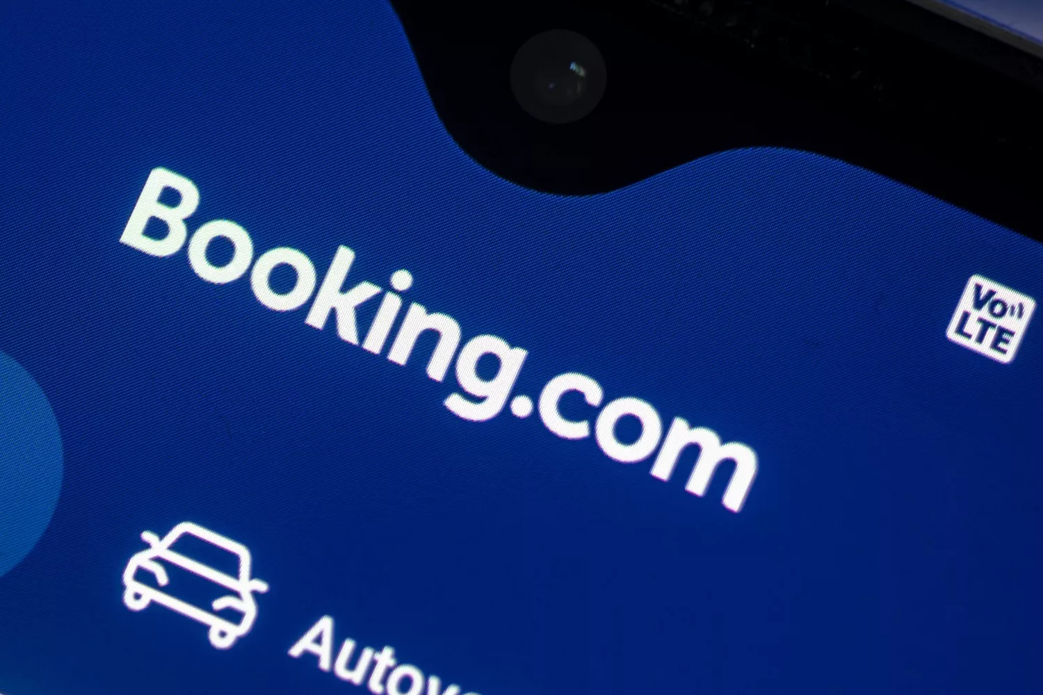 Un dispositivo con la aplicación de Booking abierta / FABIAN SOMMER - DPA