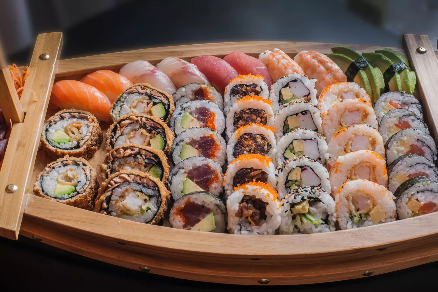 Una bandeja de sushi para celebrar el Día Mundial de esta receta / UNSPLASH