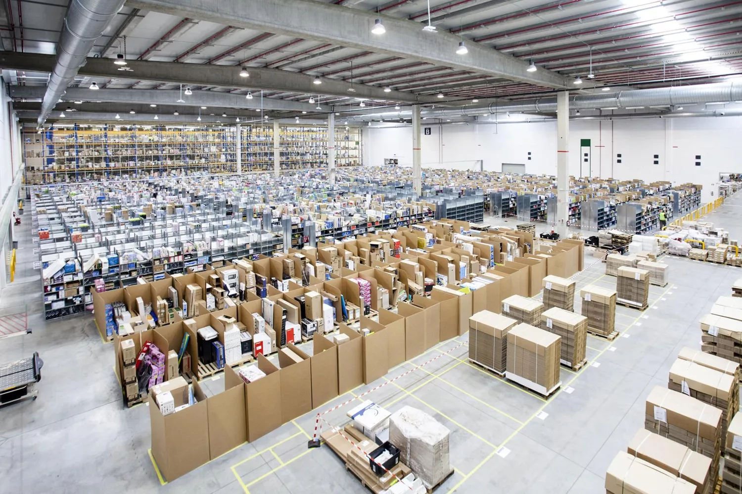 El centro logístico de Amazon en Alcalá de Henares / EFE - AMAZON