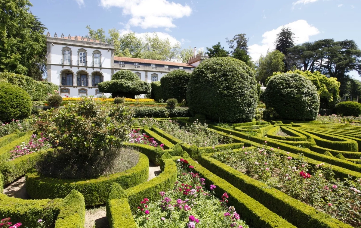 Los jardines del Parador Casa da Insua / PARADORES