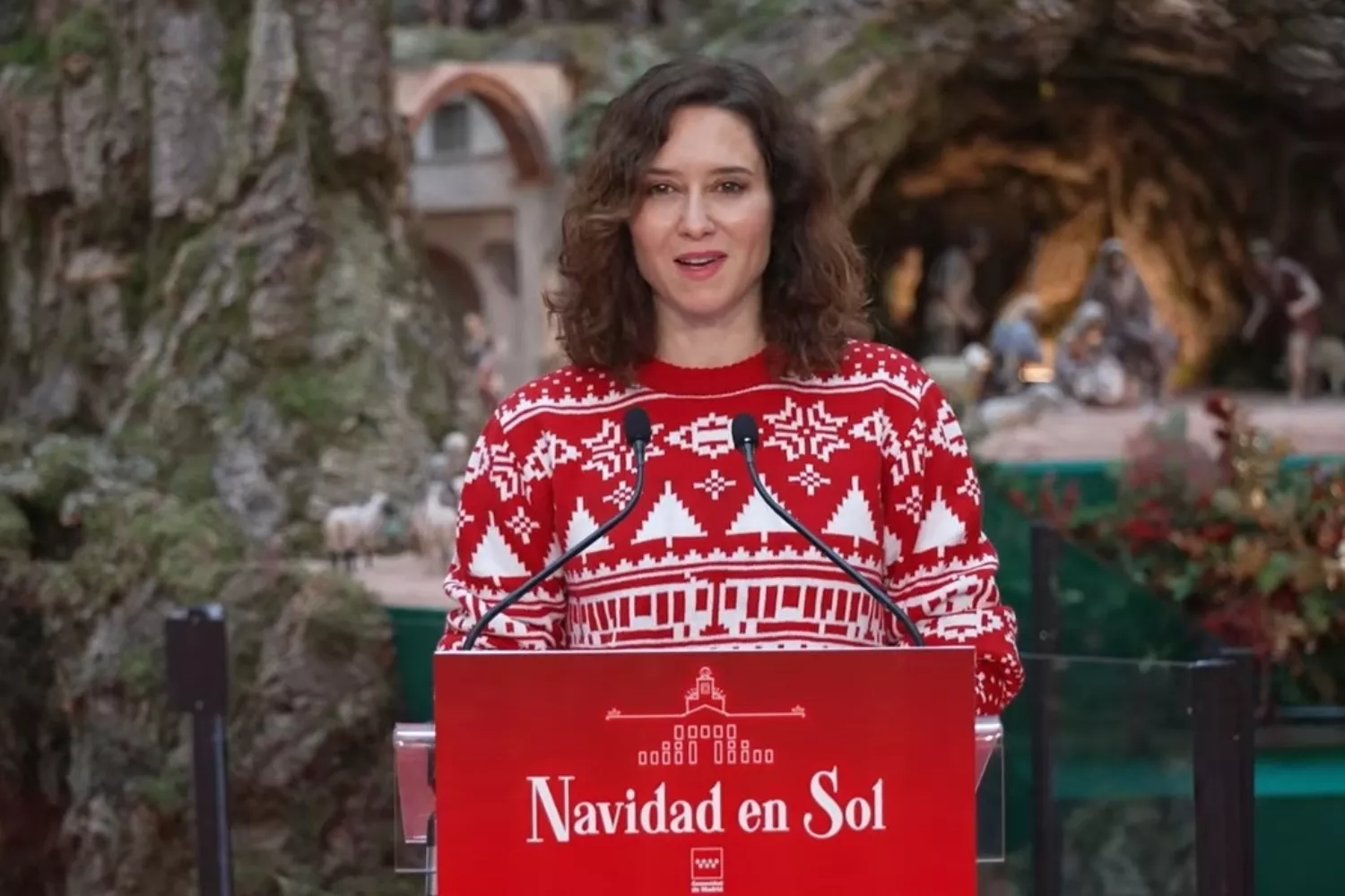 Isabel Díaz Ayuso con un jersey navideño / COMUNIDAD DE MADRID (EP)