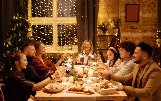 Una cena de Navidad en familia / PEXELS