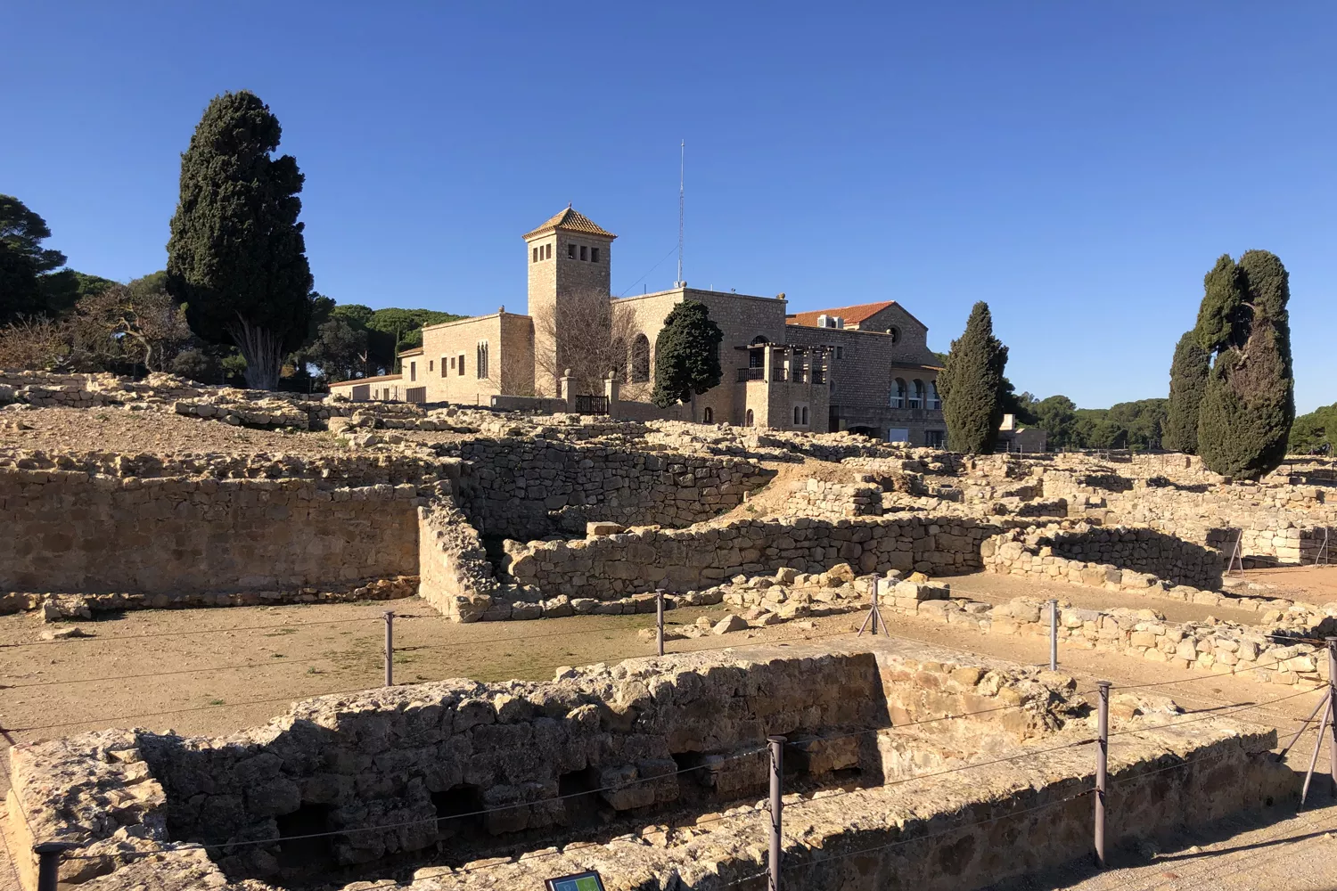 Las ruinas del mercado de la ciudad griega de Emporion (Empúries), en Cataluña / TEO CAMINO