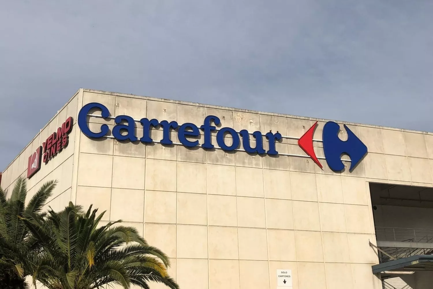 Carrefour rebaja un 50 sus camisas cl sicas blancas ideal para