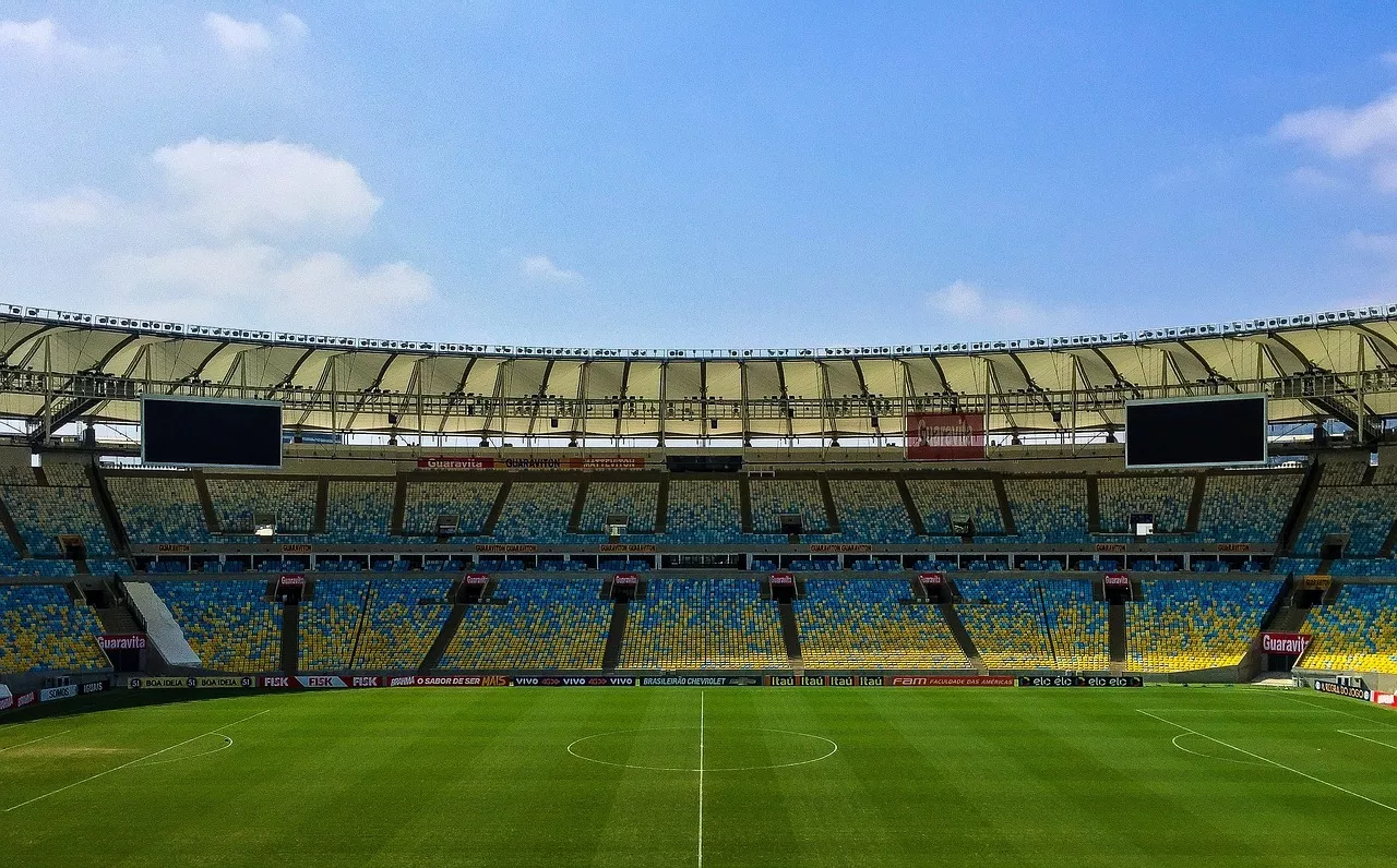 Un estadio de fútbol vacío / CG