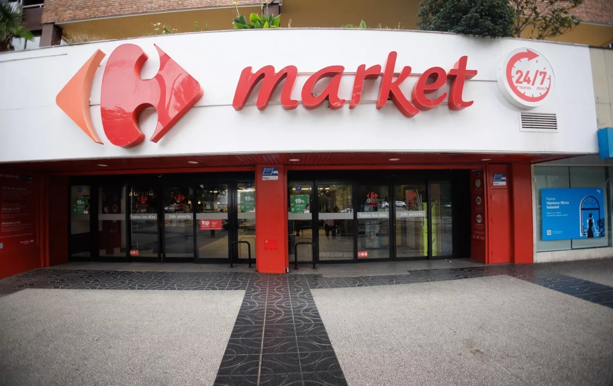 Fachada del supermercado del Carrefour Market / Eduardo Parra - EP