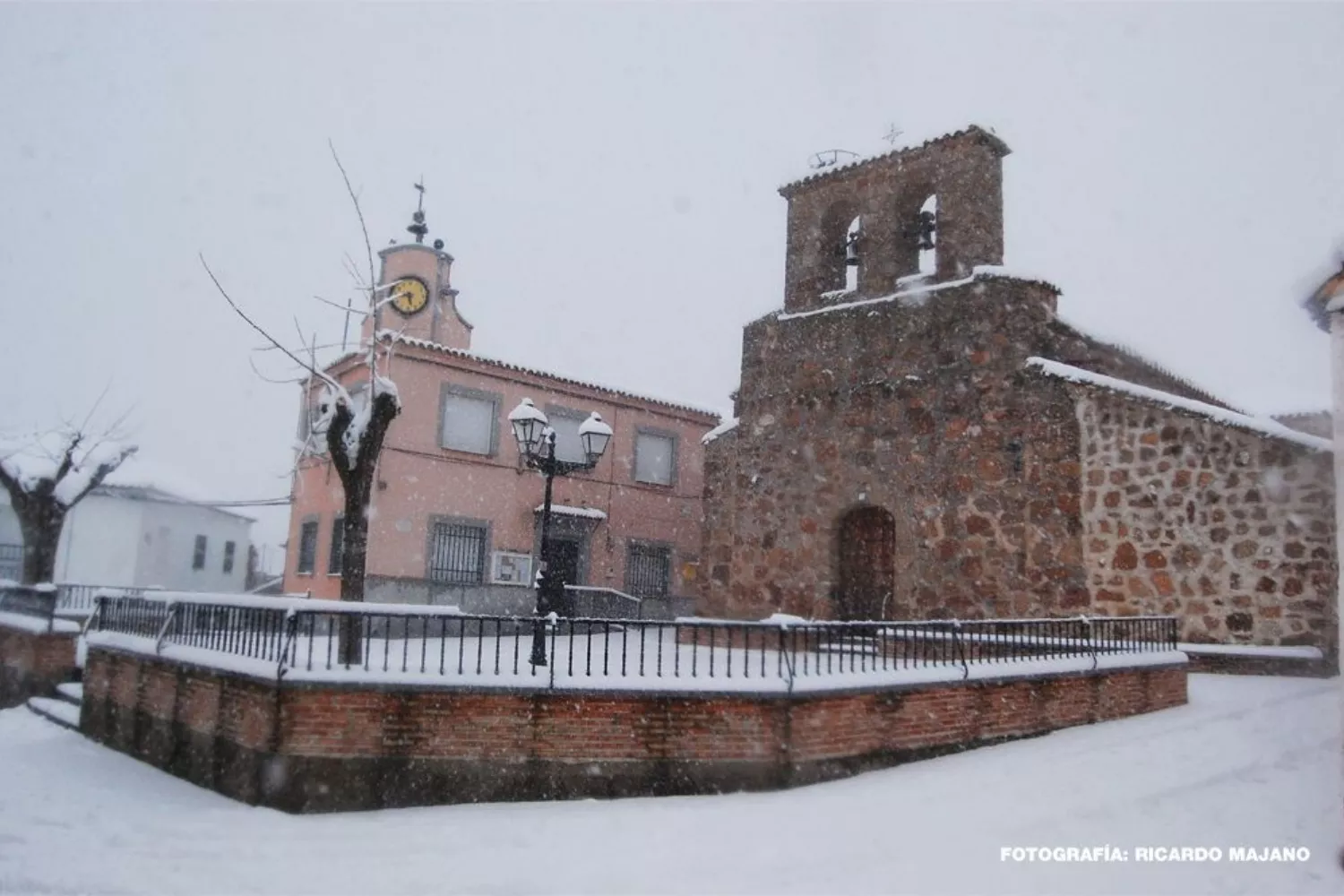 El pueblo de Hontanar nevado / RICARDO MAJANO (AYUNTAMIENTO DE HONTANAR)