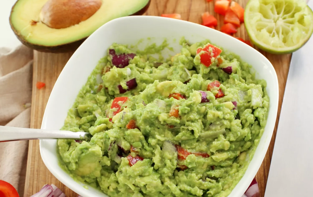 Una salsa de guacamole casera / FREEPIK - @Racool_studio