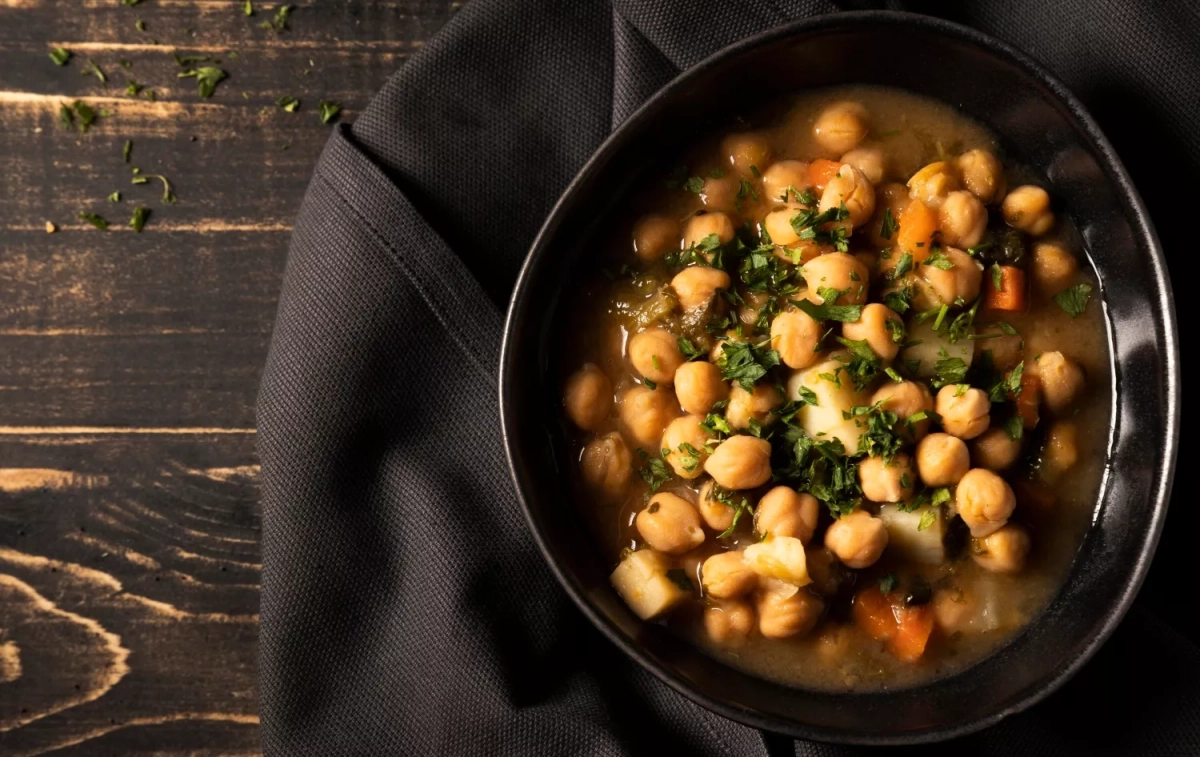 Un guiso de garbanzos / FREEPIK 