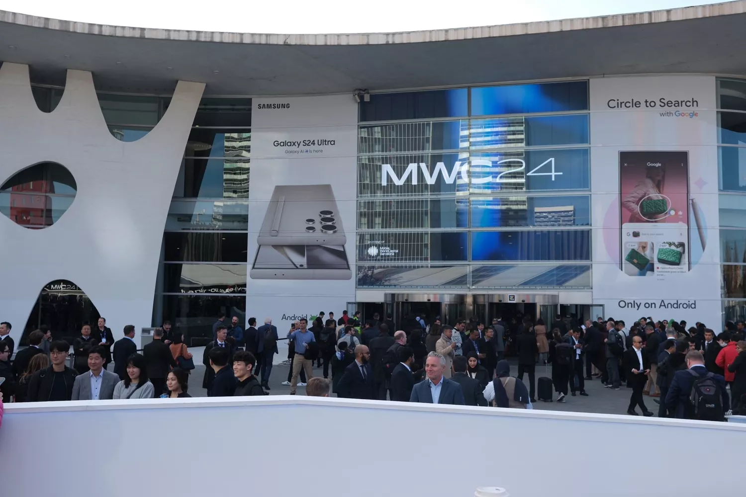 La entrada del Mobile World Congress 2024 de Barcelona / LUIS MIGUEL AÑÓN