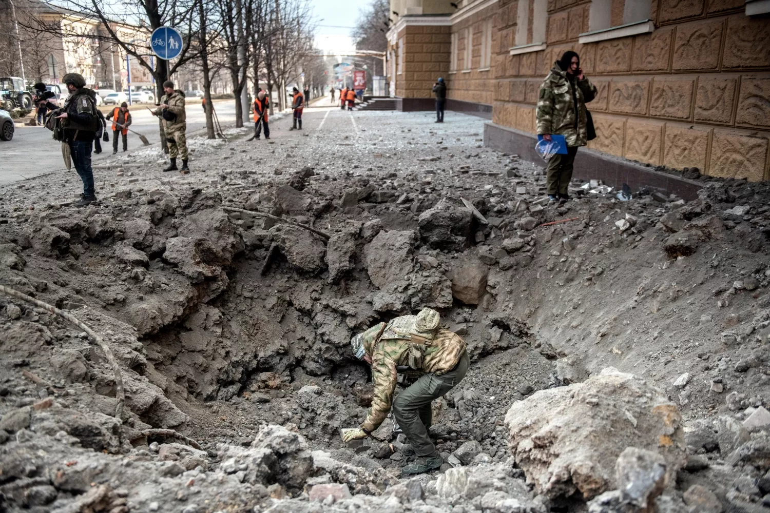 Una calle de Donetsk (Ucrania) controlada por Rusia, el 20 de febrero de 2024 / VALERY MELNIKOV - EFE