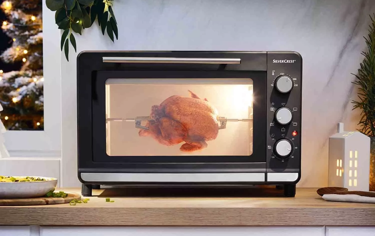 El horno eléctrico de Lidl cuenta con un pincho giratorio / LIDL