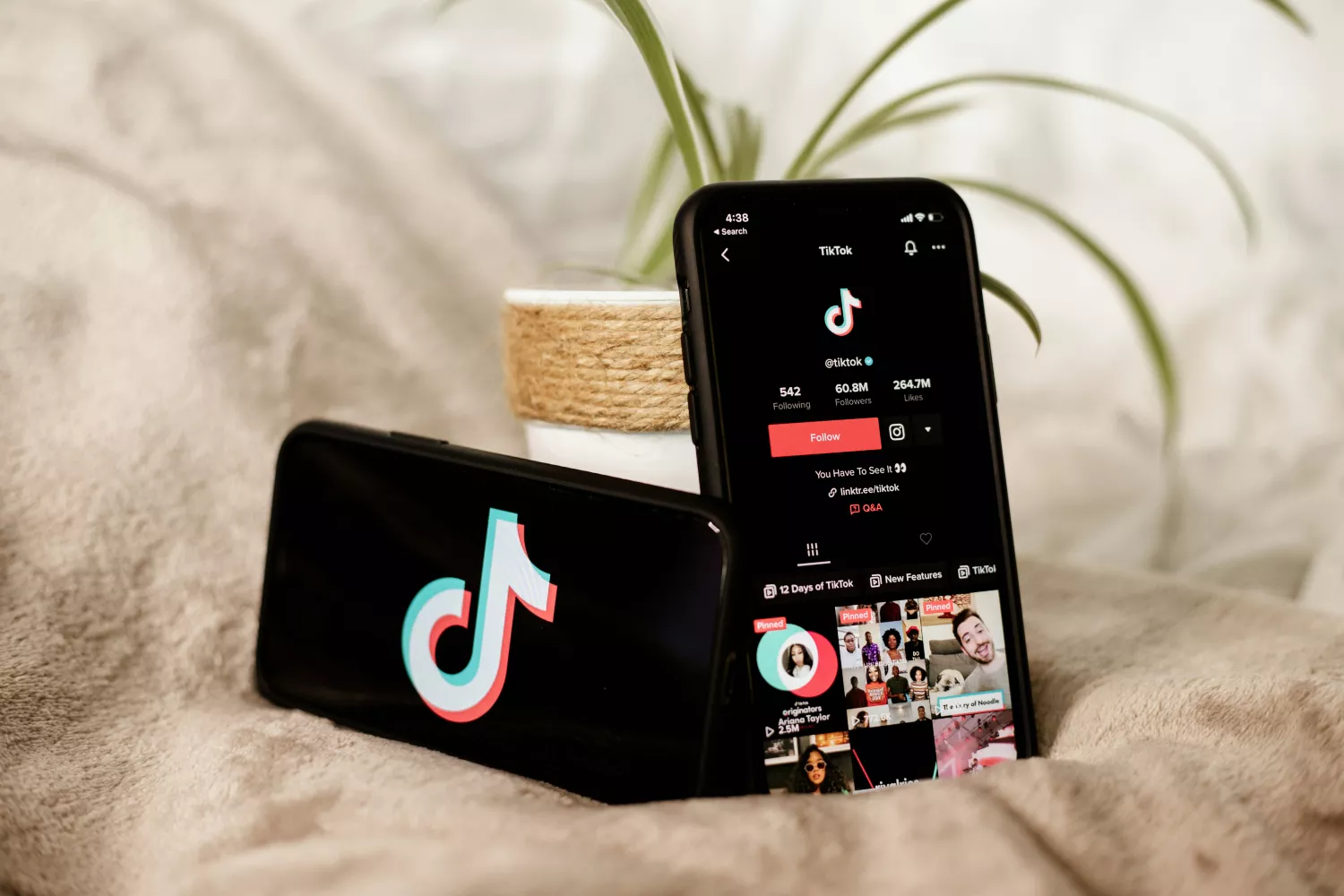 Un móvil con TikTok / UNSPLASH