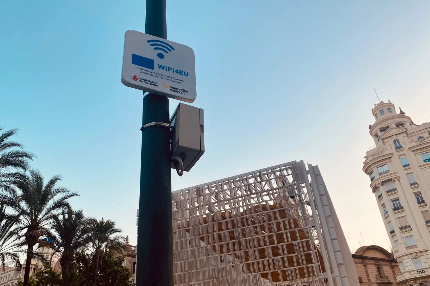 Un punto de wifi para conectarlo a tu teléfono móvil / AYUNTAMIENTO DE VALENCIA - EP