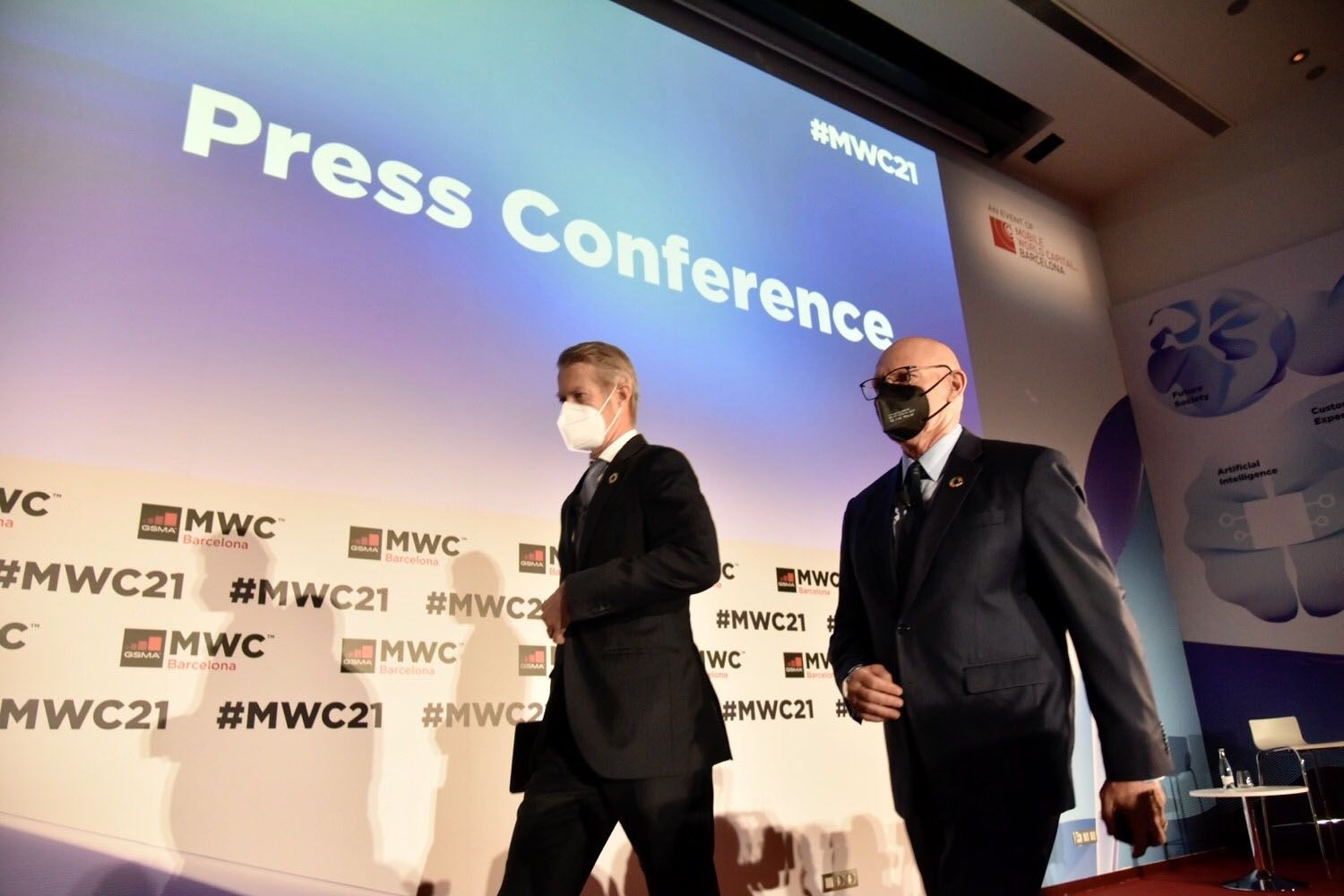 John Hoffman, CEO de GSMA, y Mats Granryd, director general, en la presentación del Mobile World Congress 2021 en Barcelona/ EP