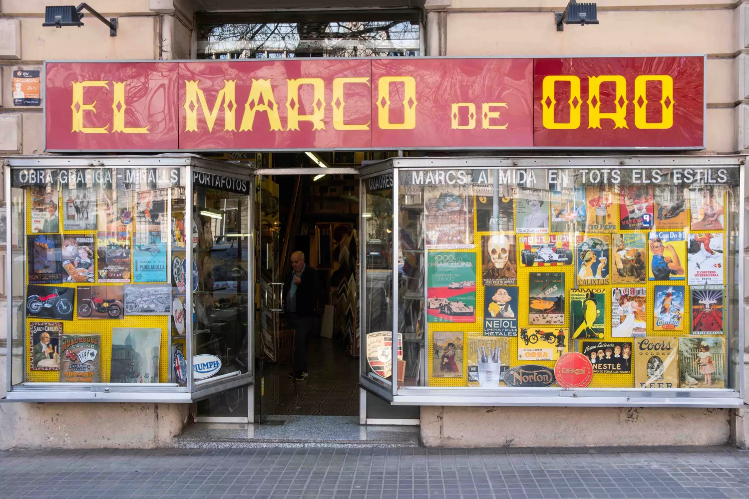 El escaparate de El Marco de Oro / SIMÓN SÁNCHEZ