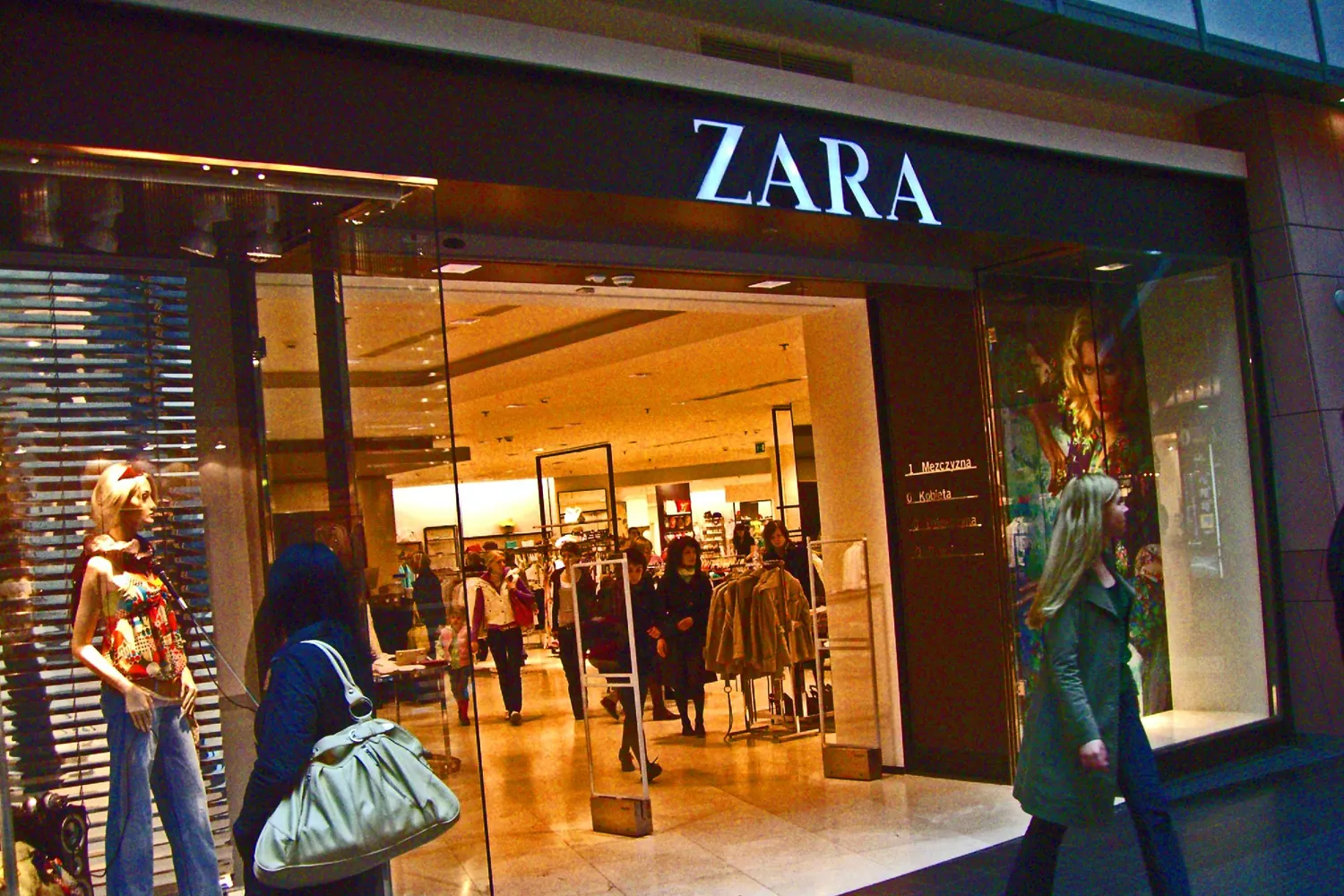 Una tienda Zara (grupo Inditex) / LEIF HARBOE - FLICKR