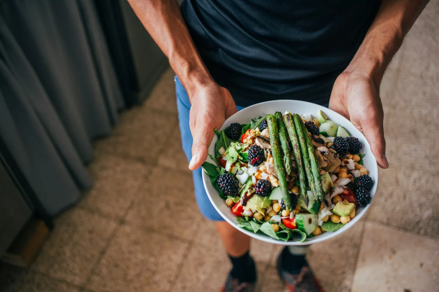 deportista plato vegano