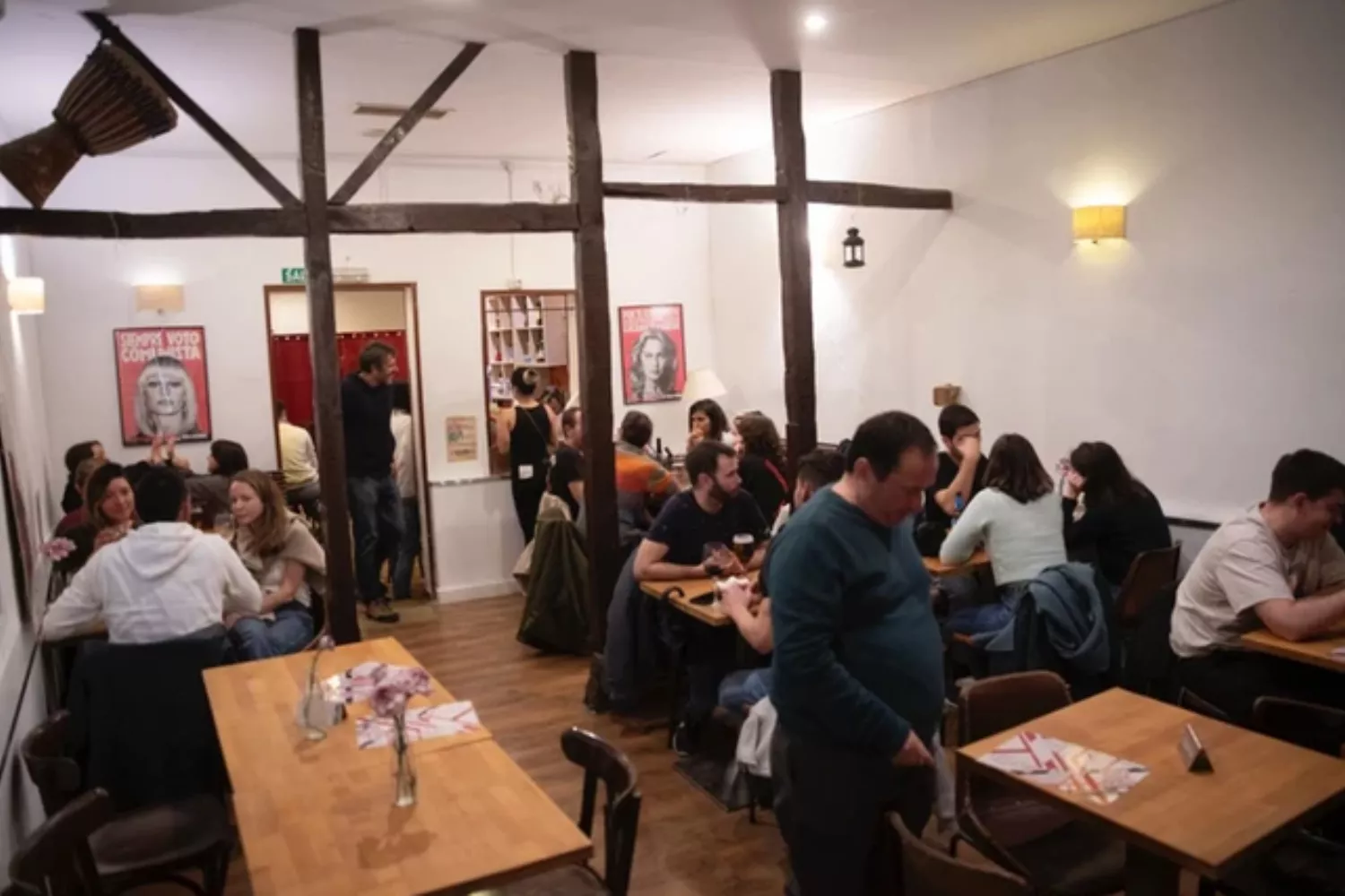 Interior de la Taberna Garibladi, el bar de Pablo Iglesias / TABERNA GARIBALDI