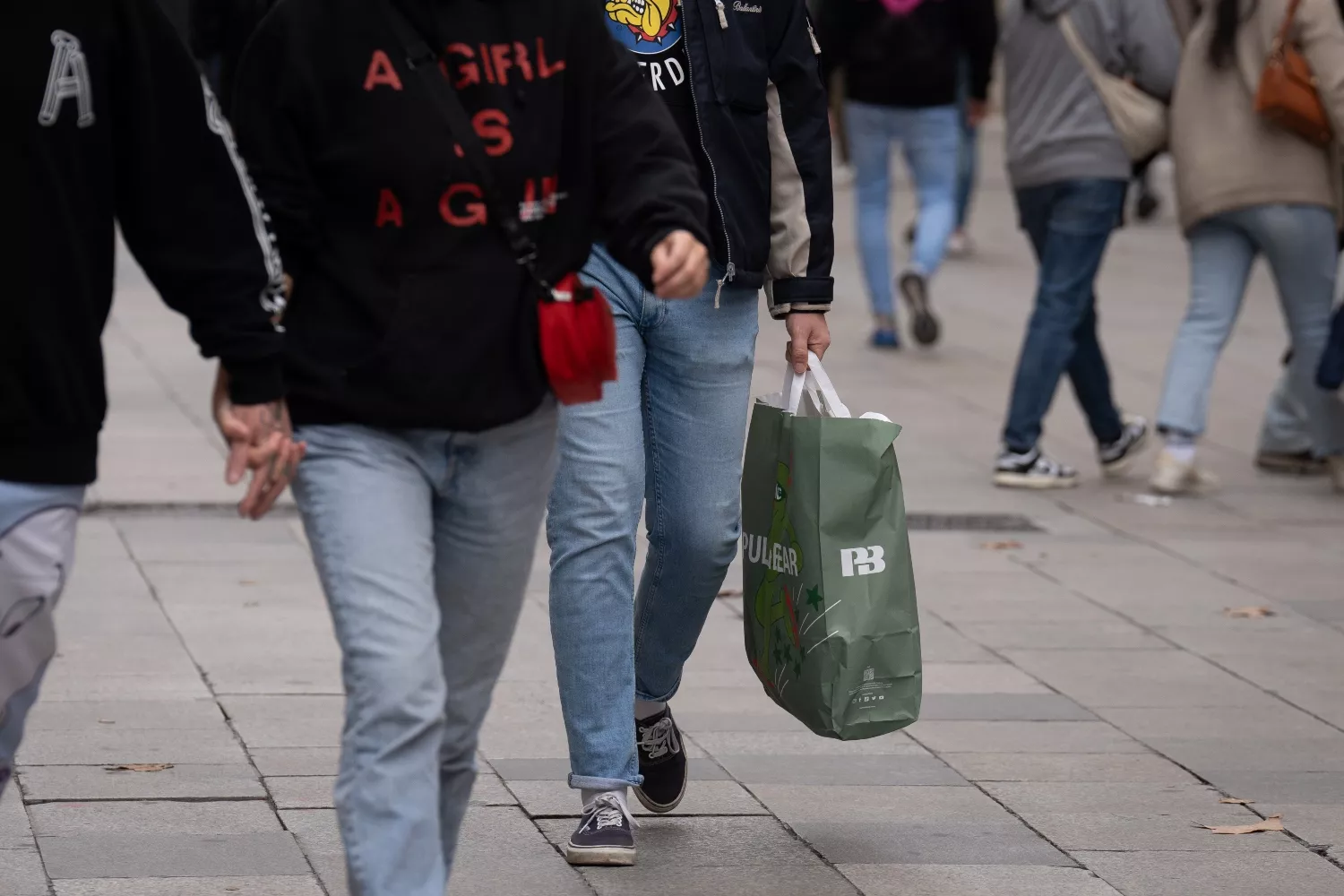 Los españoles aún prefieren las tienda físicas para hacer sus compras / EP