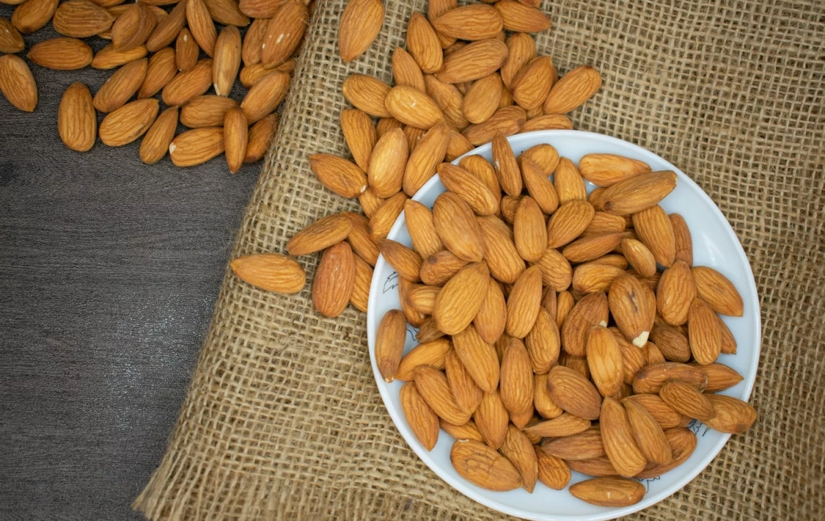 Un plato de almendras / PEXELS