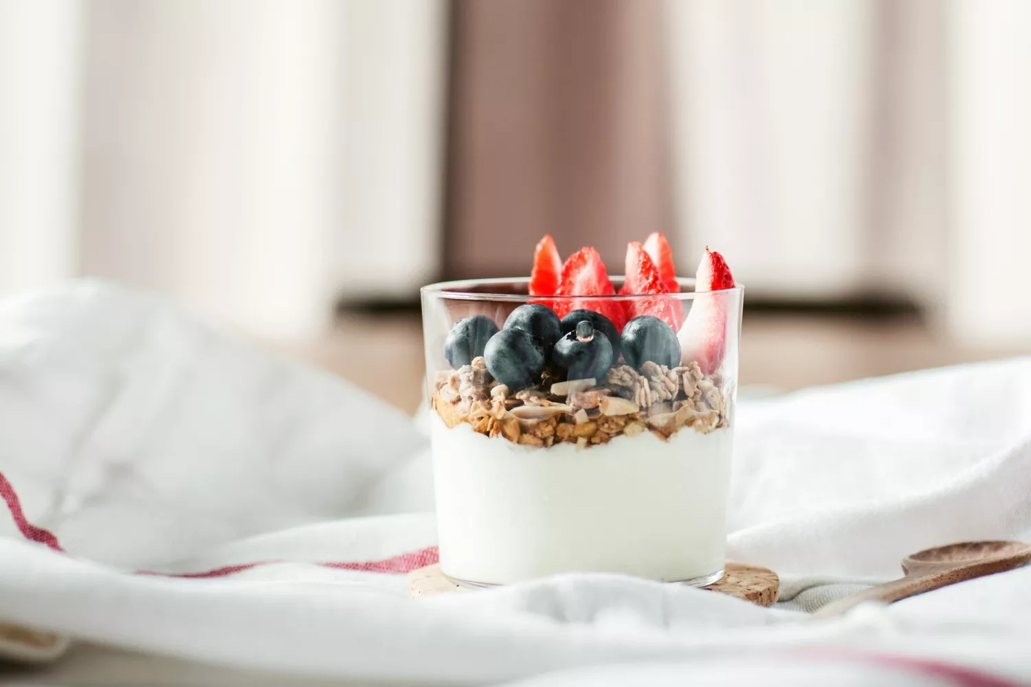 Queso fresco batido con frutas / UNSPLASH