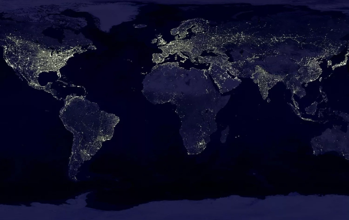 Todos los puntos del mapa global con la luz encendida / PEXELS