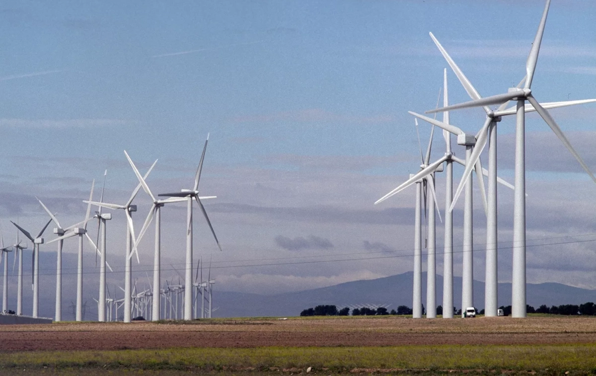 Molinos de viento que proporcionan energía eólica y hace bajar el precio de la luz / EUROPA PRESS