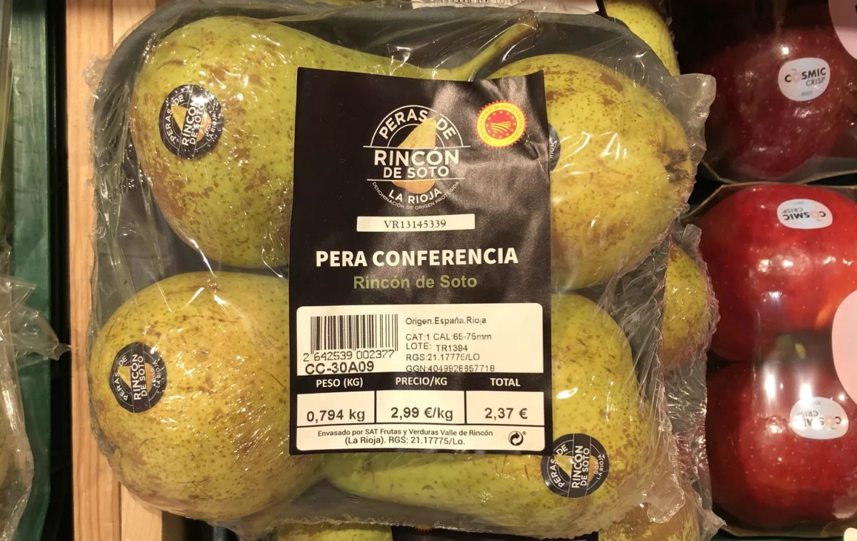 Peras y manzanas plastificadas en Caprabo / TC