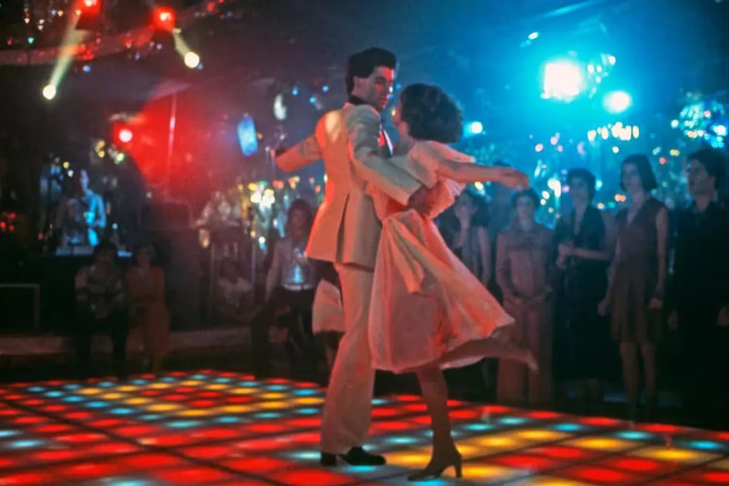 Una escena de la película 'Fiebre del sábado noche' con la pista de baile