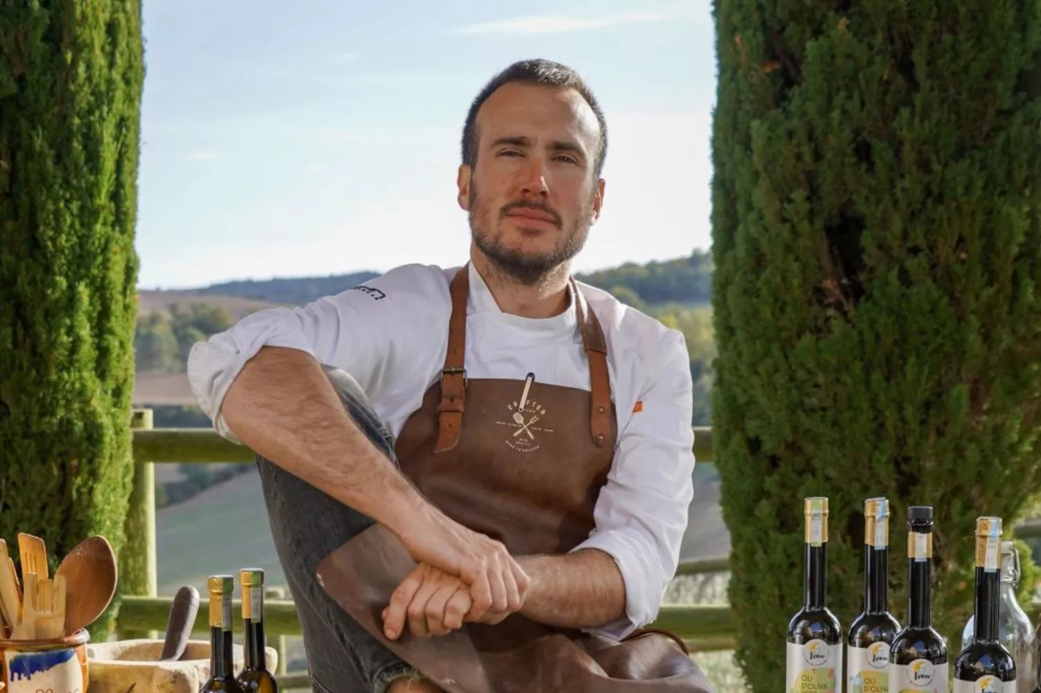 Arnau Paris, ganador de MasterChef 9, con sus aceites / MOLÍ LA VANSA