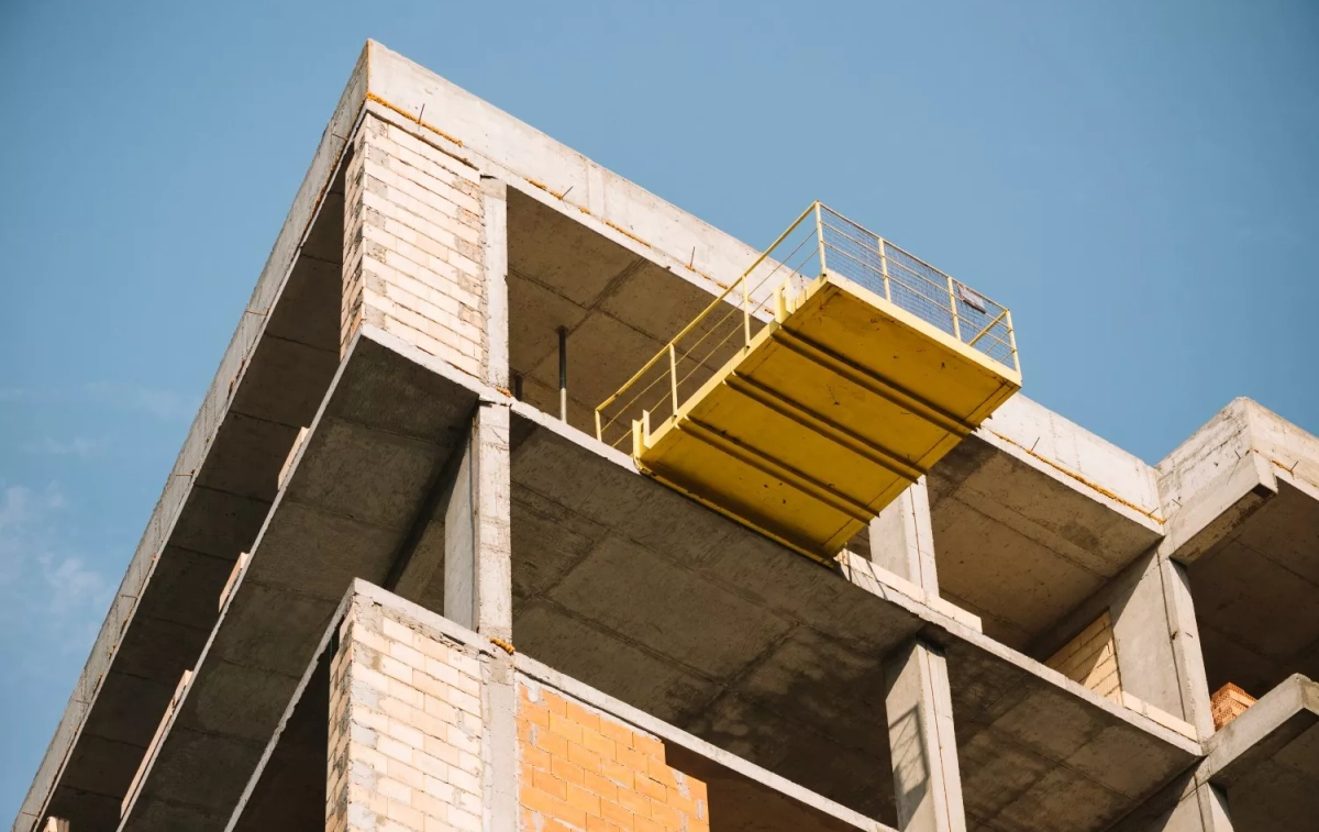 Un edificio en obras / FREEPIK