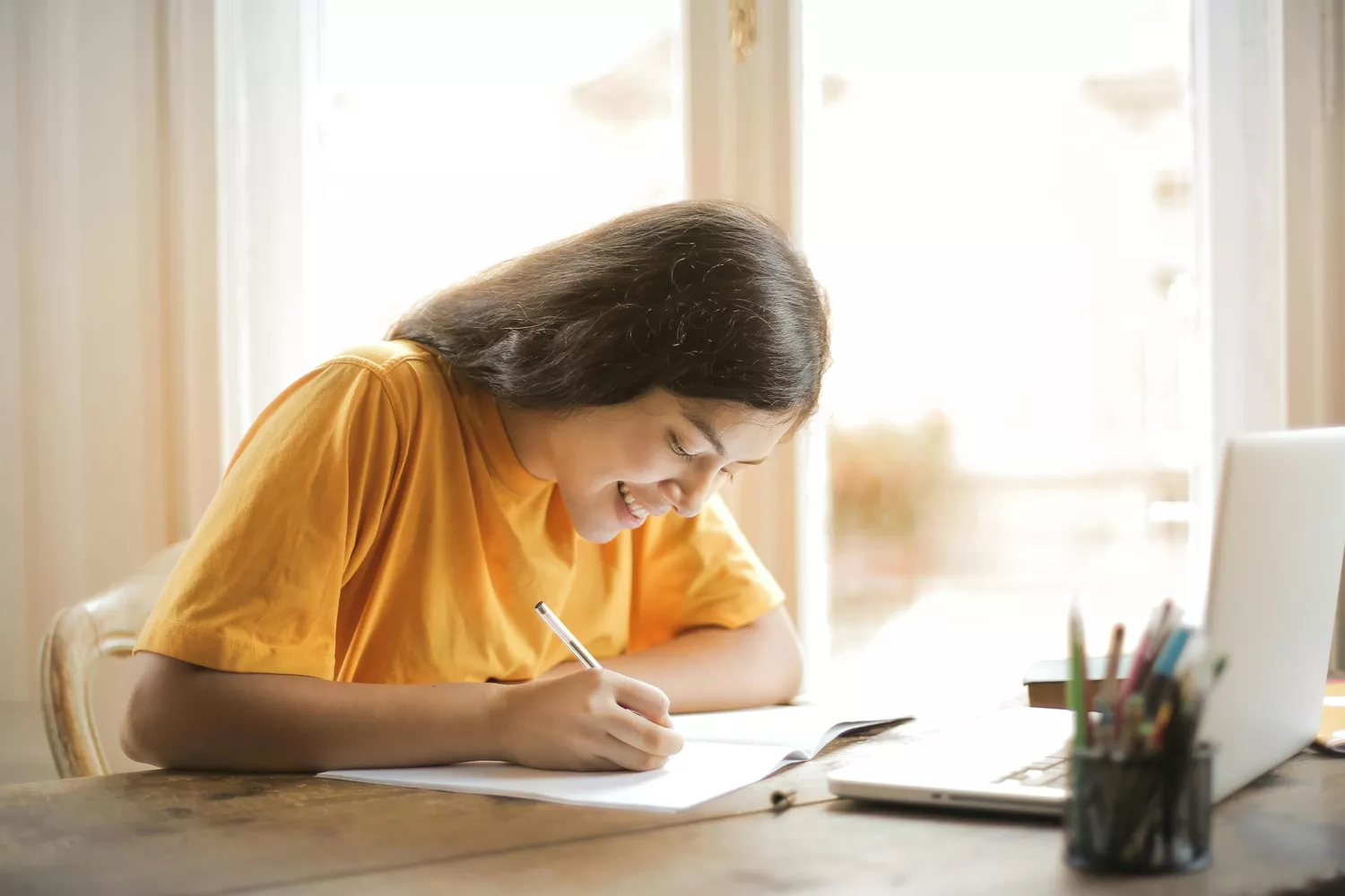 Una estudiante prepara la Selectividad / PEXELS