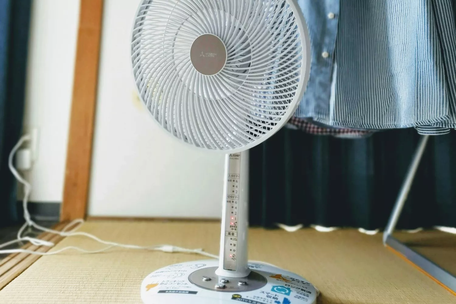 Un ventilador eléctrico enchufado a la luz / UNSPLASH