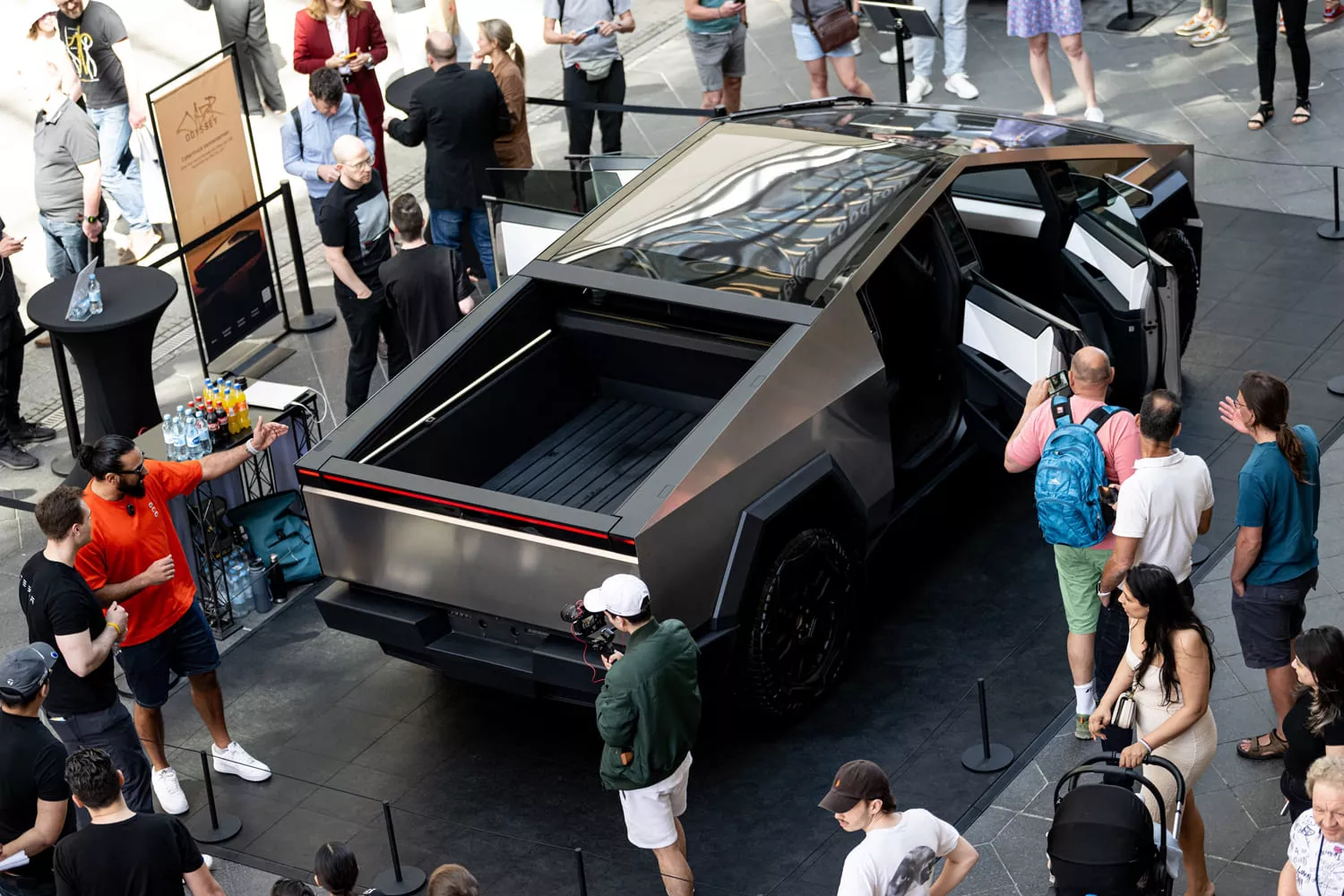 El Tesla Cybertruck en una feria de Berlín / FABIAN SOMMER - DPA