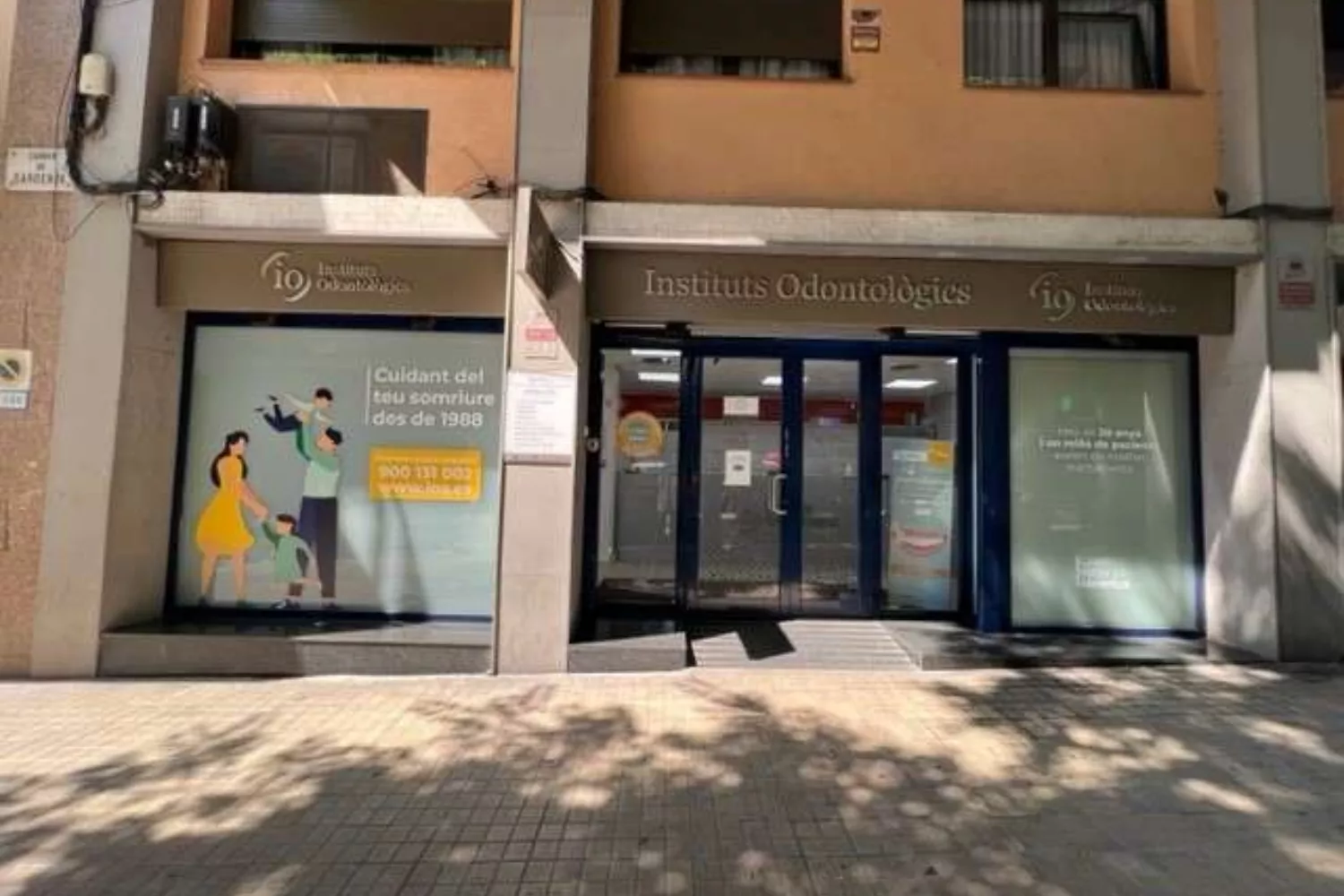 La Clínica Dental Sagrada Familia recibe una multa de Multa de 30.000 euros / INSTITUTOS ODONTOLÓGICOS