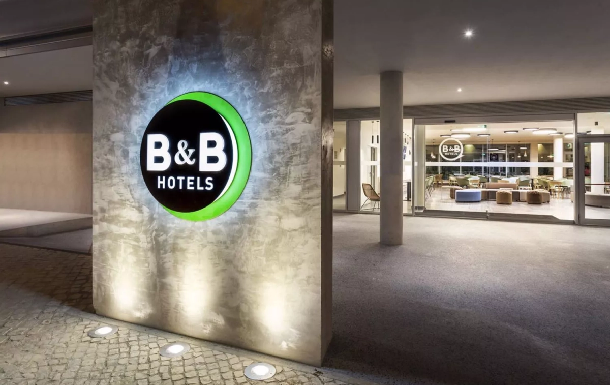 La entrada a un establecimiento de la cadena B&B Hotels, una compañía que pasa del bienestar animal / EP