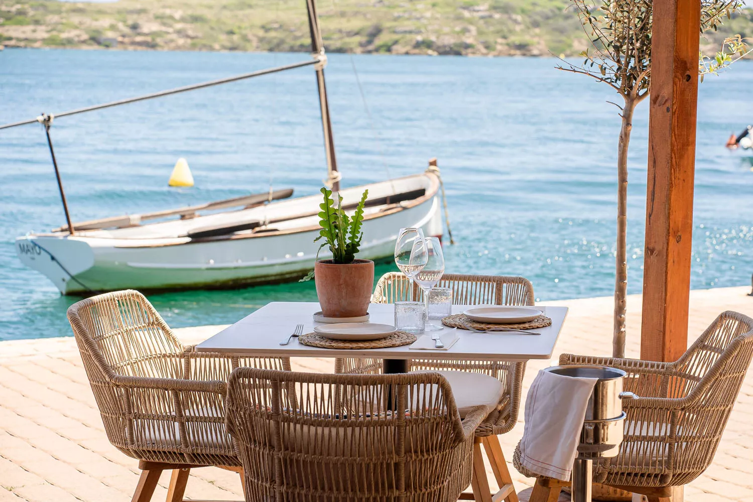 Una mesa del restaurante Pintarroja, dirigido por el ex chef de elBulli en Menorca