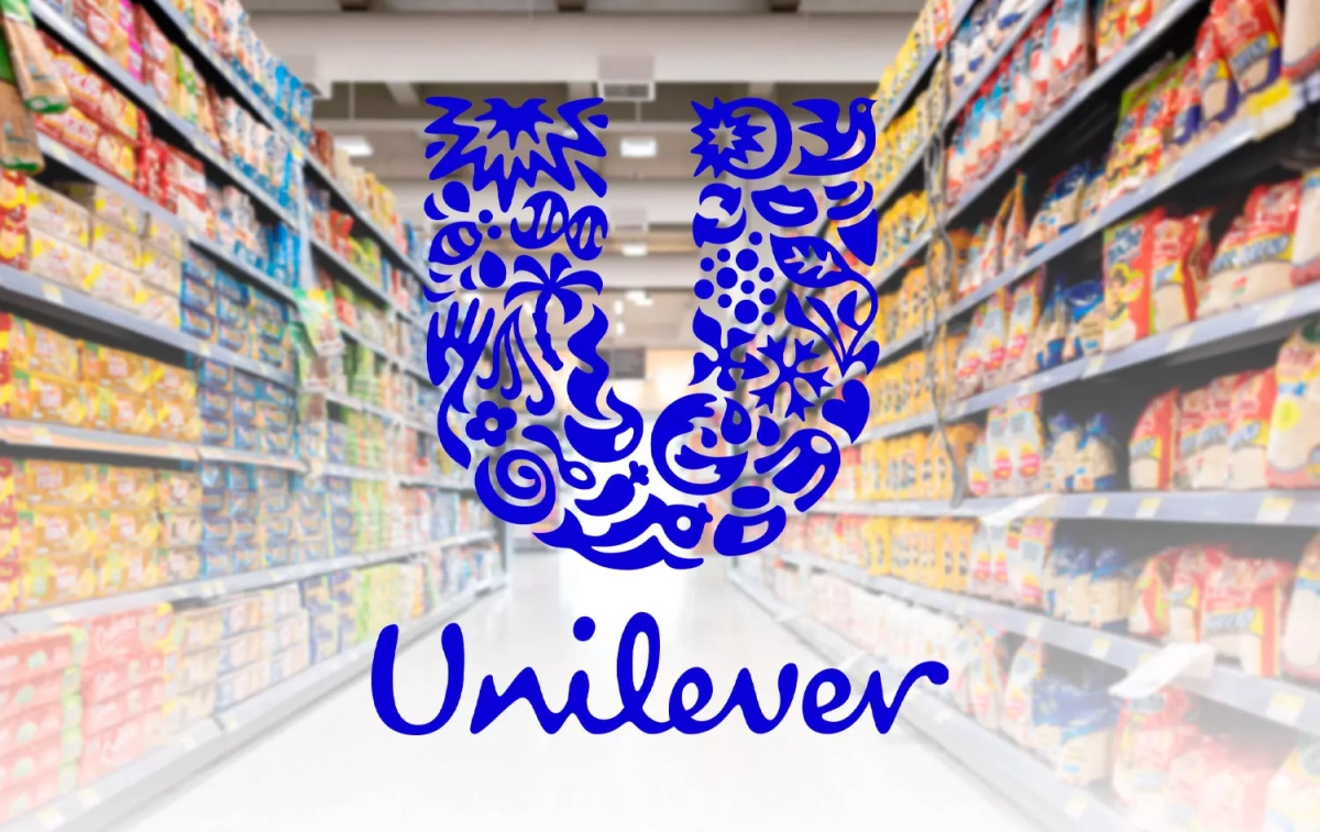 Montaje con el logo de Unilever y el lineal de un supermercado / CONSUMIDOR GLOBAL