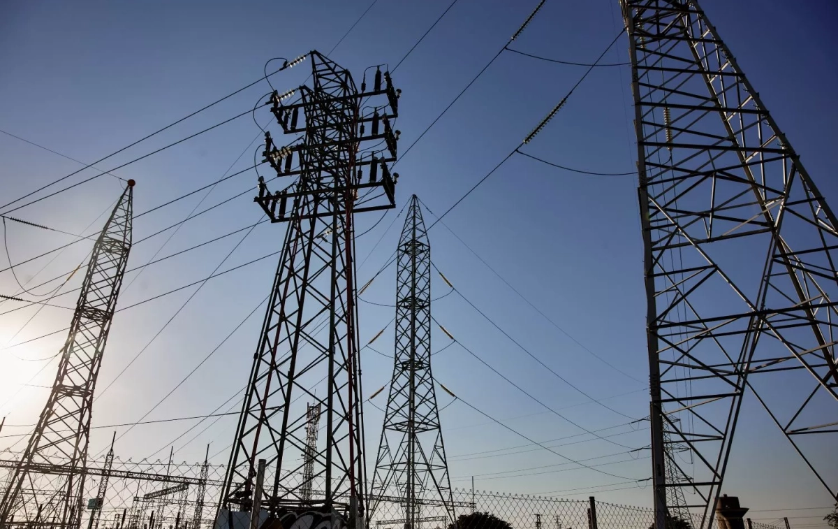 Torres de alta tensión y cables de luz /  EUROPA PRESS - JESÚS HELLÍN