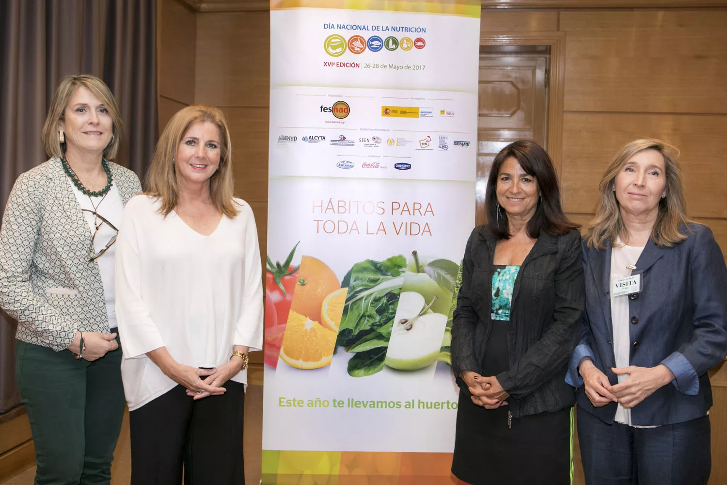 Cuatro nutricionistas durante un acto de Aecosan