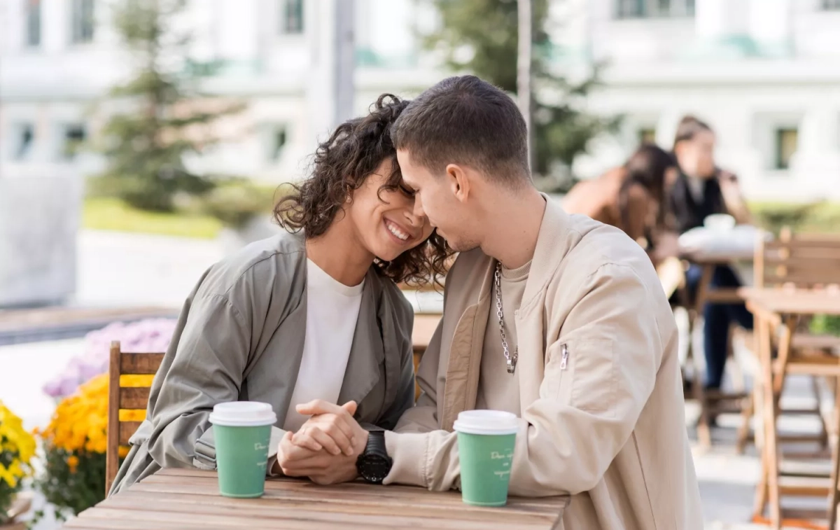 Una pareja durante una cita / FREEPIK - frimufilms