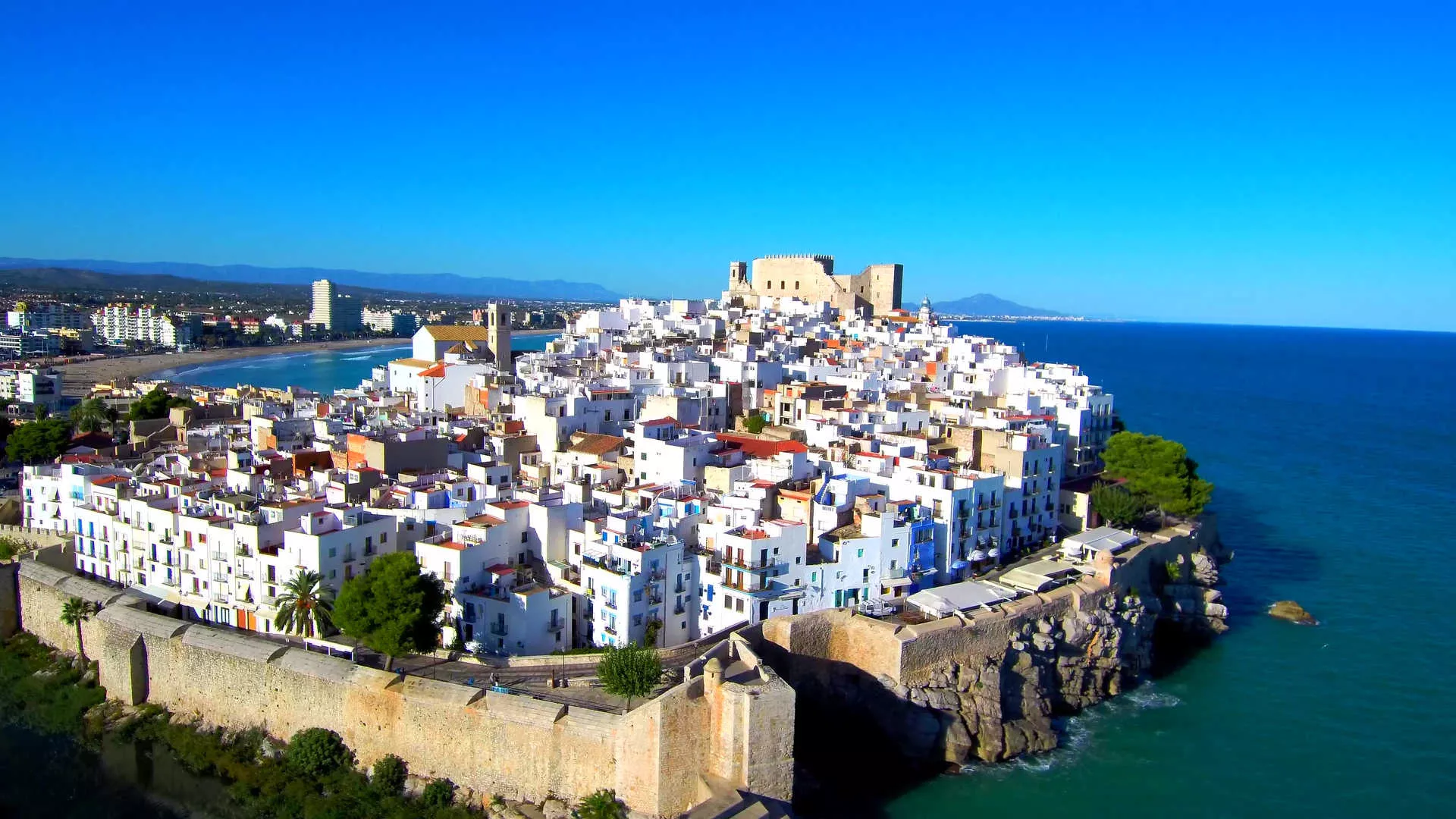 Una imagen de Peñíscola, el pueblo costero que parece sacado de una leyenda / COMUNITAT VALENCIANA