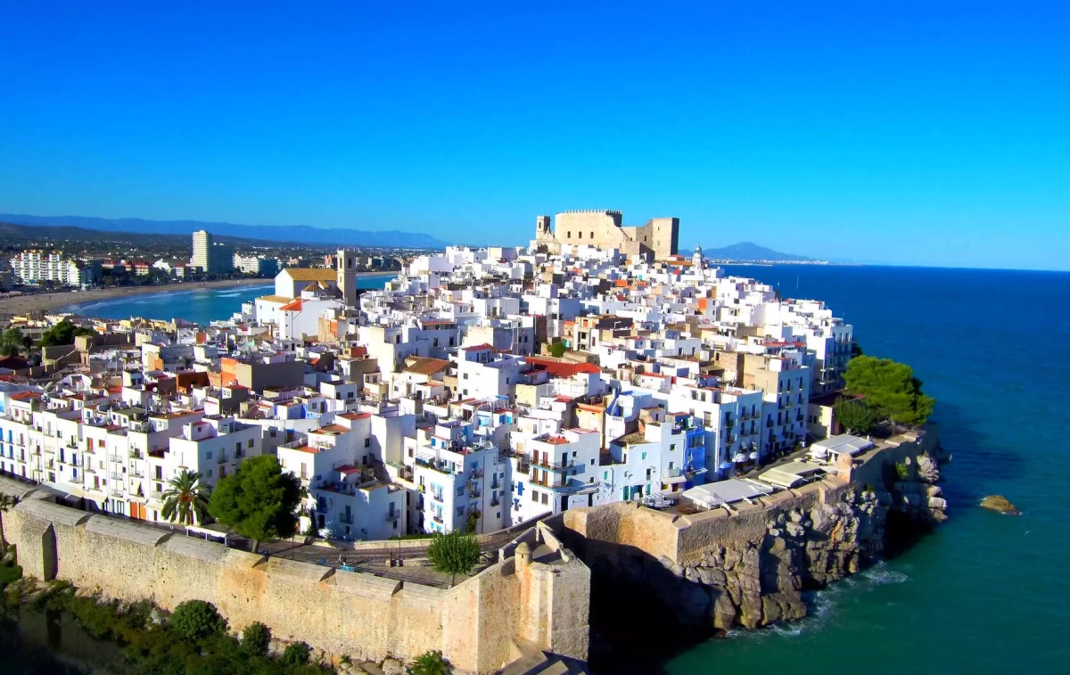 Una imagen de Peñíscola, el pueblo costero que parece sacado de una leyenda / COMUNITAT VALENCIANA