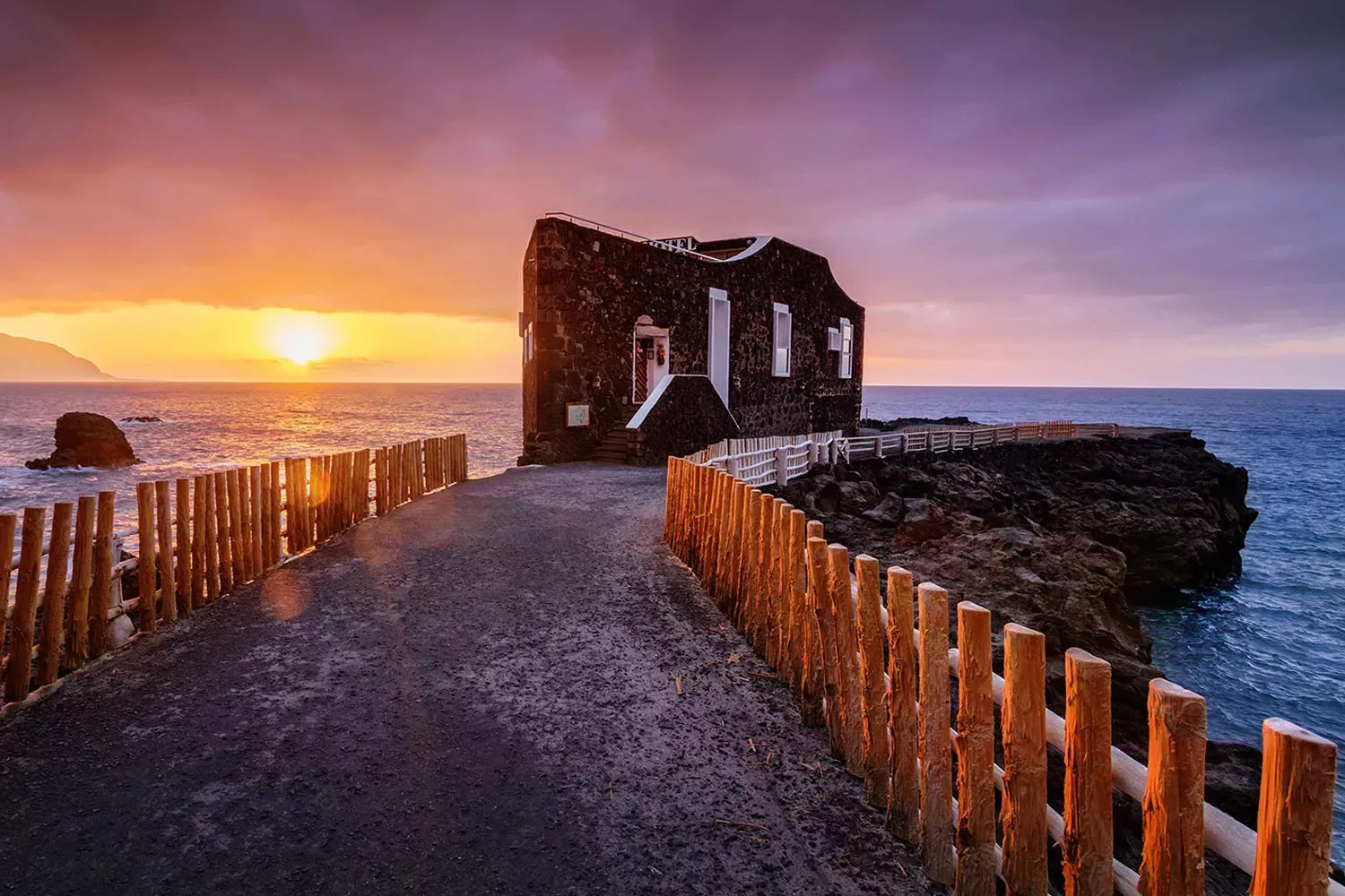 El Hotel Puntagrande de la isla canaria de Hierro / HOTEL PUNTAGRANDE