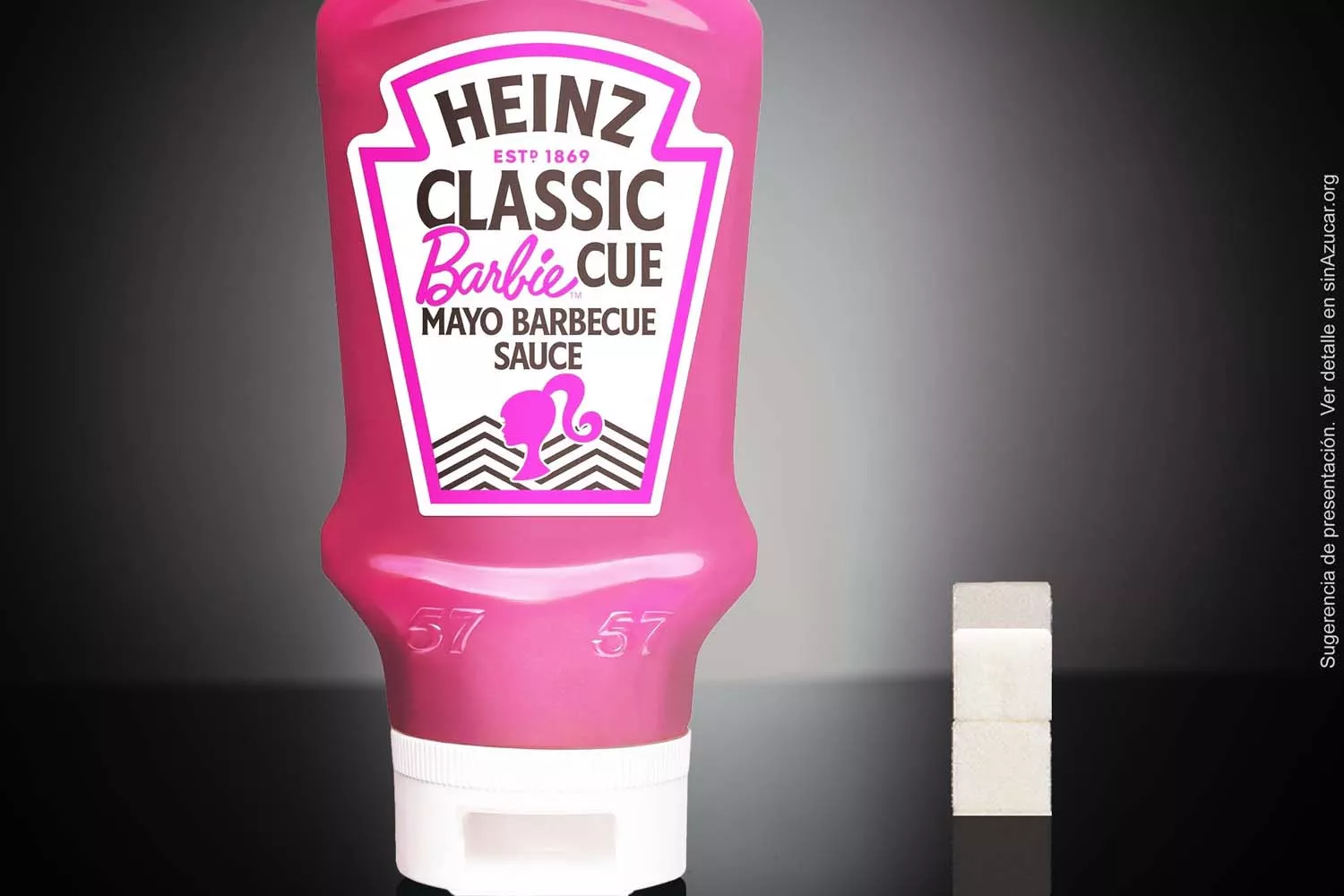 El kétchup Barbiecue de Heinz y unos terrones de azúcar / SINAZUCAR.ORG