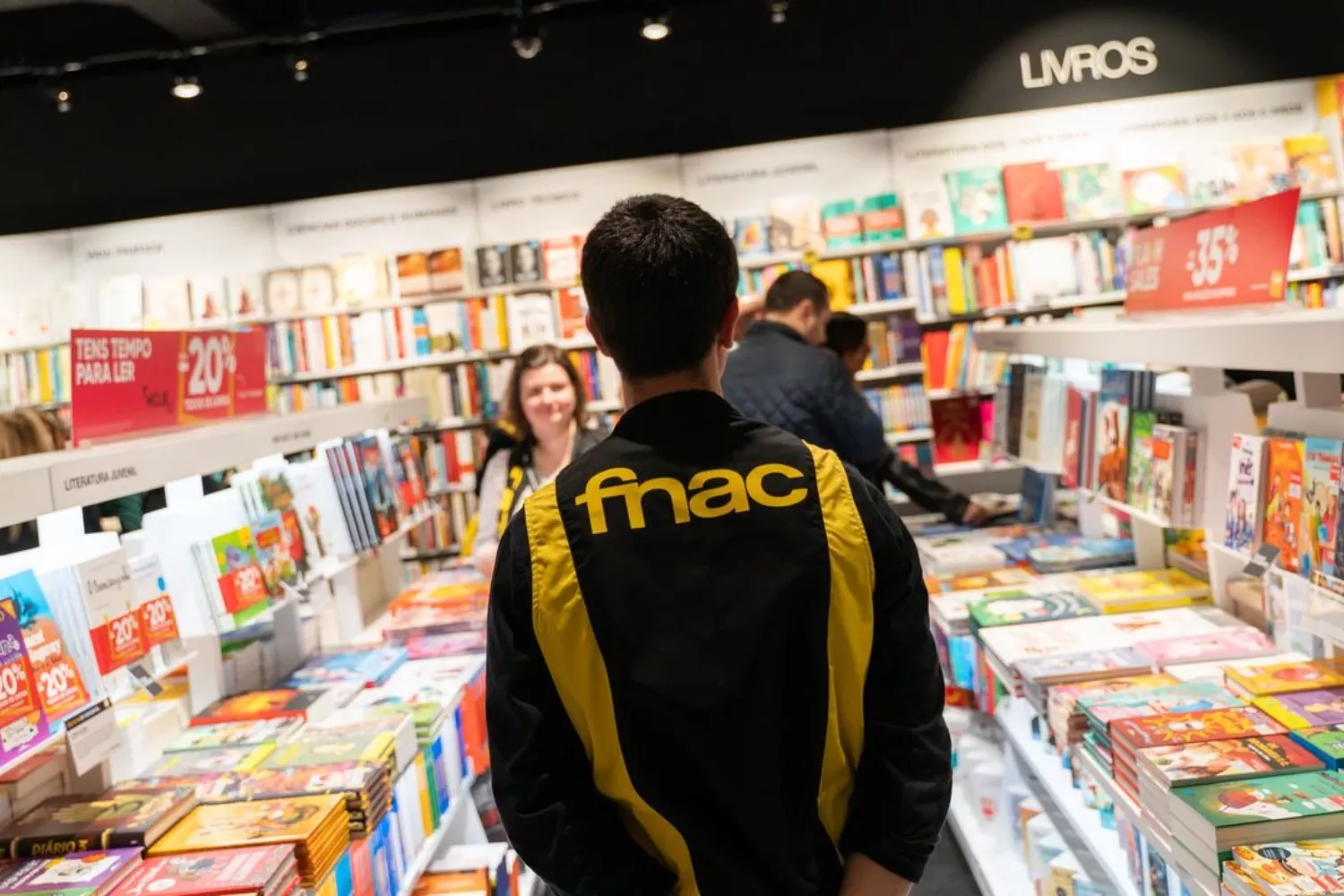 Un empleado de Fnac / FNAC