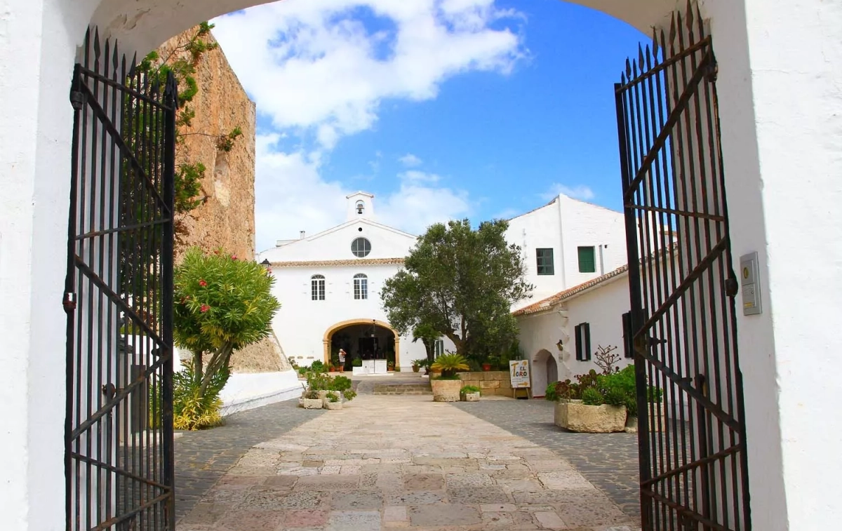 Entrada al Santuario de Monte Toro / DONDE VIAJAMOS