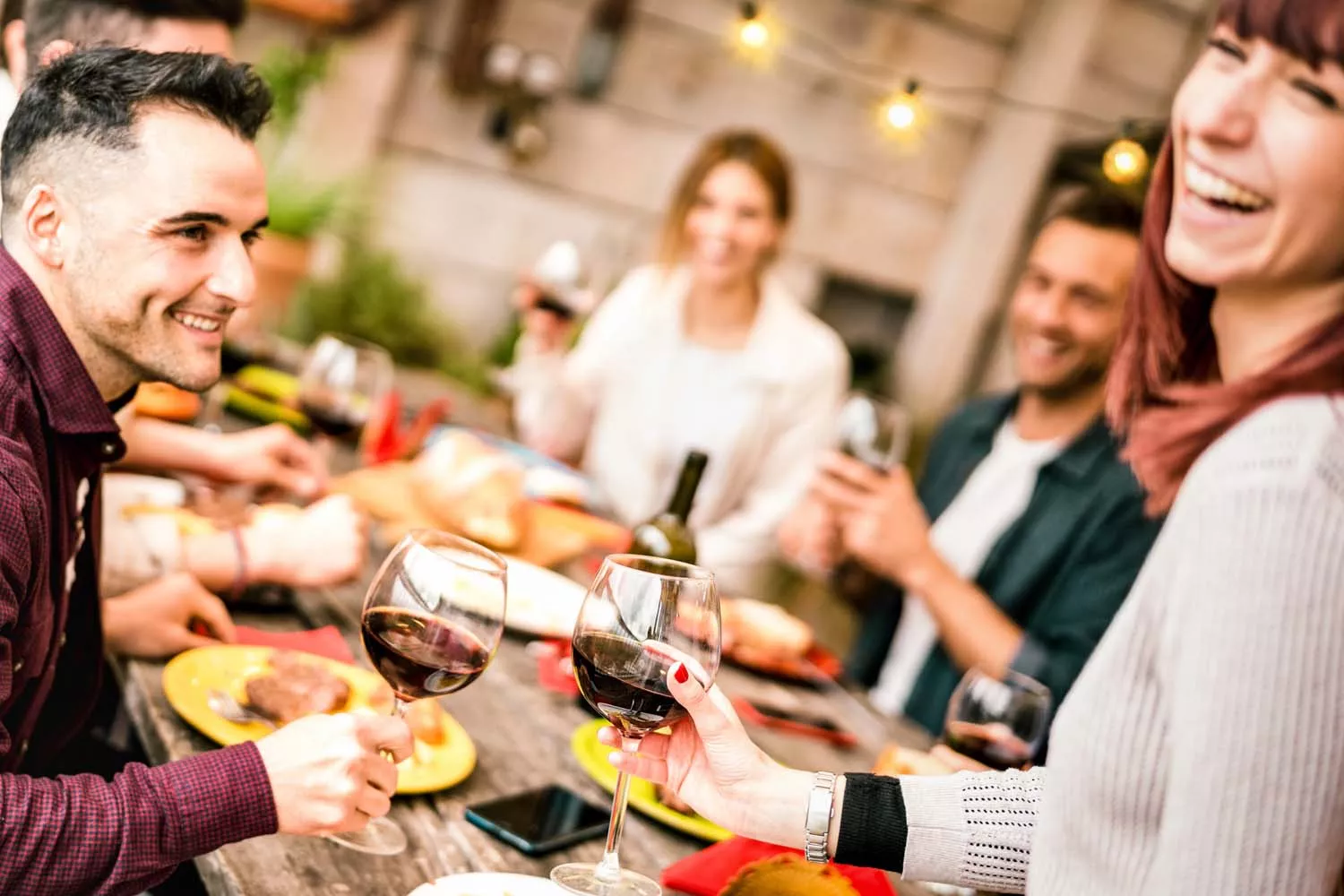 Un grupo de personas durante una cata / LA TIENDA DE VINOS