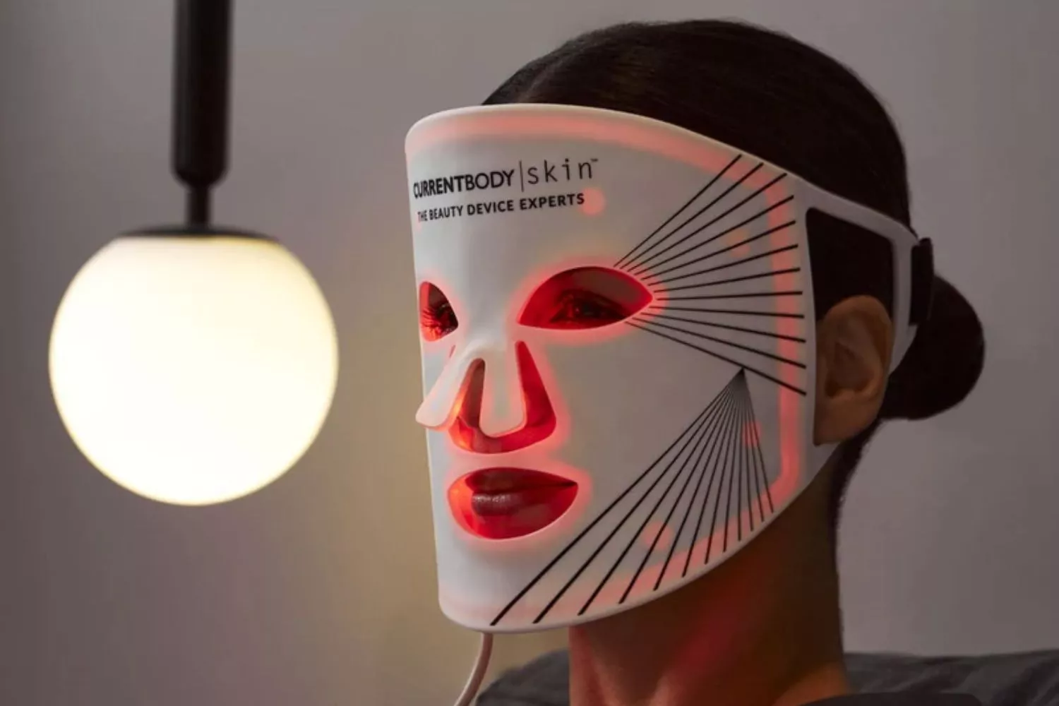 Máscara facial con tecnología LED / CURRENTBODY SKIN